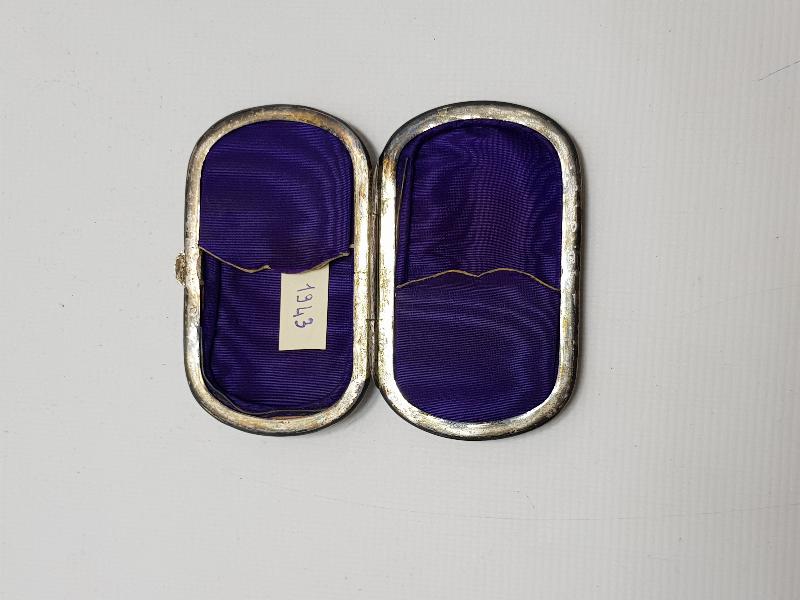 İNİSİYALLİ VE KALEM İŞÇİLİKLİ SEDEF KUTU 