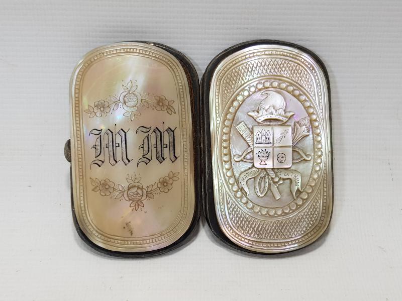 İNİSİYALLİ VE KALEM İŞÇİLİKLİ SEDEF KUTU 