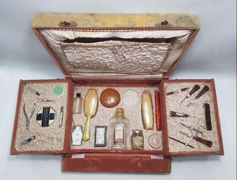 KUTUSUNDA ANTİKA BAKIM SETİ 