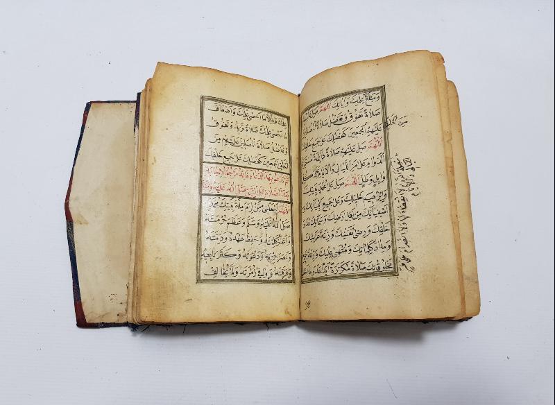 OSMANLI DÖNEMİ KUTSAL YERLERİN RESİMLERİ BULUNAN EL YAZMA DELAİL-ÜL HAYRAT