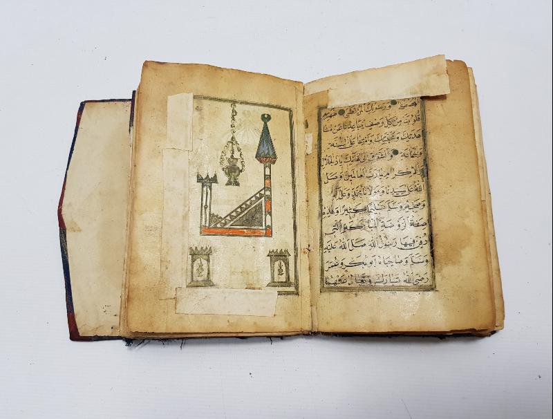 OSMANLI DÖNEMİ KUTSAL YERLERİN RESİMLERİ BULUNAN EL YAZMA DELAİL-ÜL HAYRAT