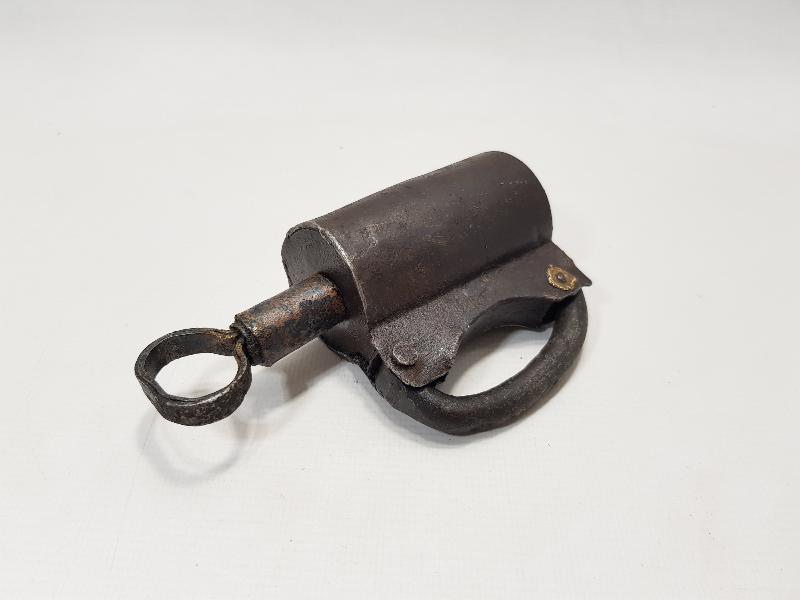 OSMANLI DÖNEMİ NADİR FORMDA KİLİT VE ANAHTARI 