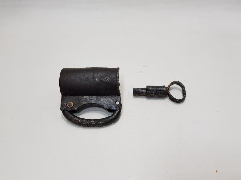 OSMANLI DÖNEMİ NADİR FORMDA KİLİT VE ANAHTARI 