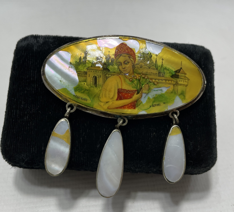 ANTİKA SEDEF ÜZERİ EL BOYAMA SANATÇI İMZALI ÖZEL YAPIM BROŞ