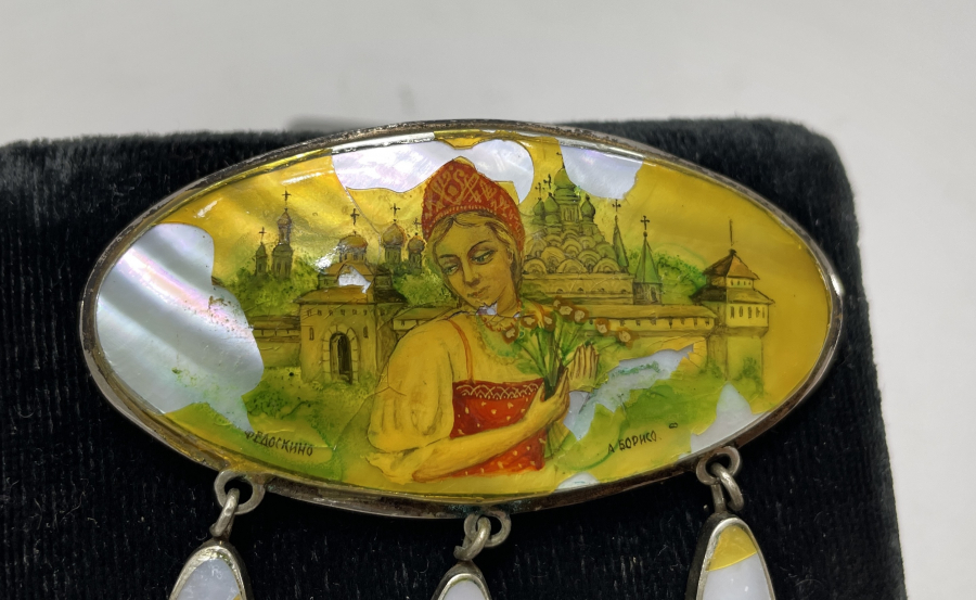 ANTİKA SEDEF ÜZERİ EL BOYAMA SANATÇI İMZALI ÖZEL YAPIM BROŞ