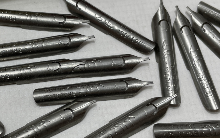 ORJİNAL KUTUSUNDA OSMANLI DÖNEMİ ÜZERLERİ HATTAT YAZILI DİVİT UÇLARI