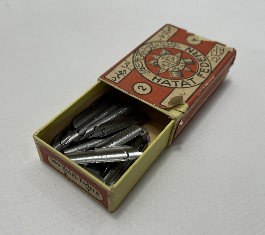 ORJİNAL KUTUSUNDA OSMANLI DÖNEMİ ÜZERLERİ HATTAT YAZILI DİVİT UÇLARI