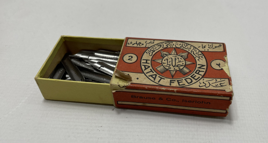 ORJİNAL KUTUSUNDA OSMANLI DÖNEMİ ÜZERLERİ HATTAT YAZILI DİVİT UÇLARI