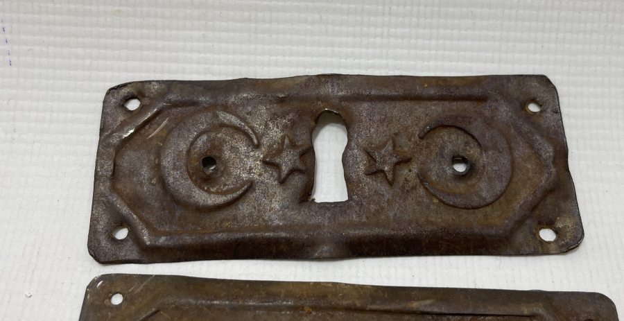 OSMANLI DÖNEMİ ÜZERİ AY YILDIZLI 2 ADET ANAHTAR AYNASI