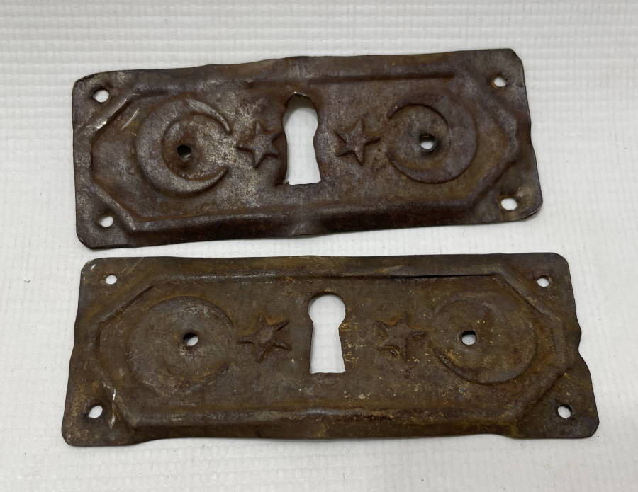 OSMANLI DÖNEMİ ÜZERİ AY YILDIZLI 2 ADET ANAHTAR AYNASI