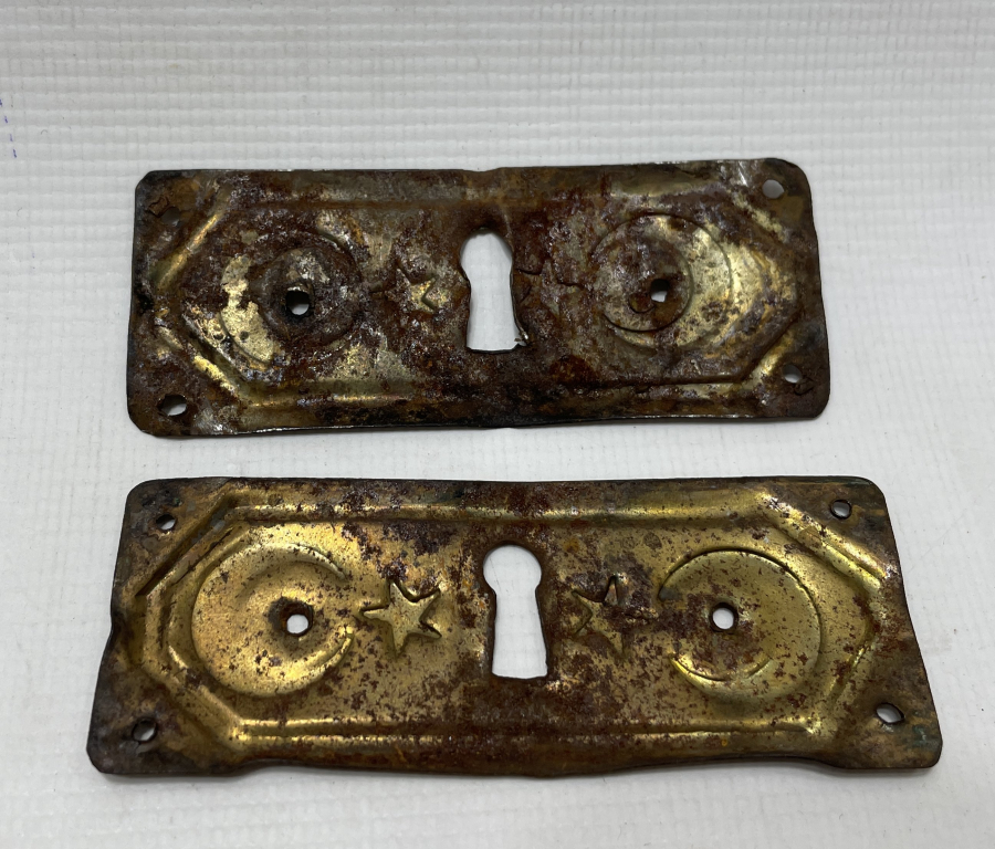 OSMANLI DÖNEMİ ÜZERİ AY YILDIZLI 2 ADET ANAHTAR AYNASI