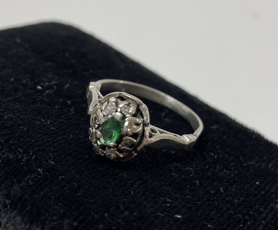 ZÜMRÜT TAŞLI VE PIRLANTALI ANTİKA YÜZÜK