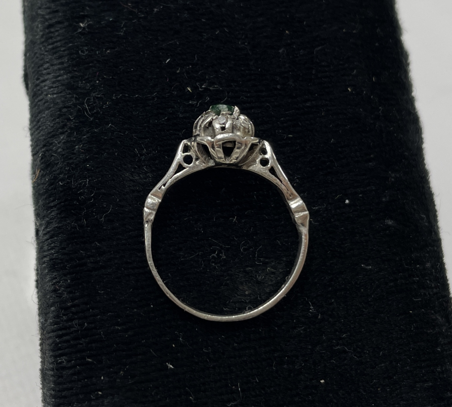 ZÜMRÜT TAŞLI VE PIRLANTALI ANTİKA YÜZÜK