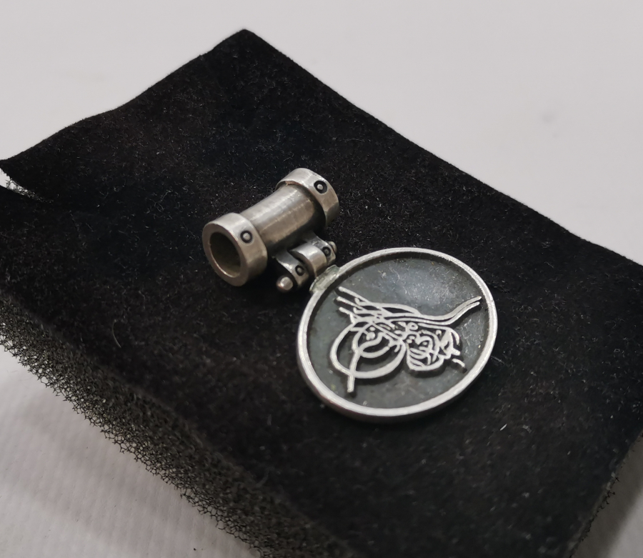 ÜZERİ TUĞRALI GÜMÜŞ KOLYE UCU