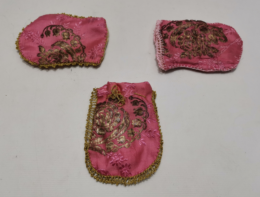 OSMANLI DÖNEMİ ELMASİYE KUMAŞTAN YAPILMIŞ 3 ADET KESE