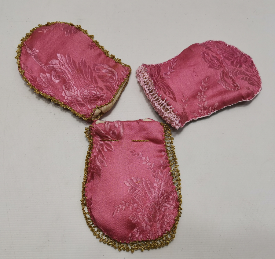 OSMANLI DÖNEMİ ELMASİYE KUMAŞTAN YAPILMIŞ 3 ADET KESE