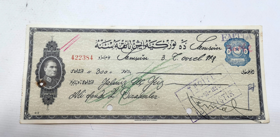 OSMANLICA YAZILI VE ATATÜRK RESİMLİ 300 ALTINLIK ÇEK