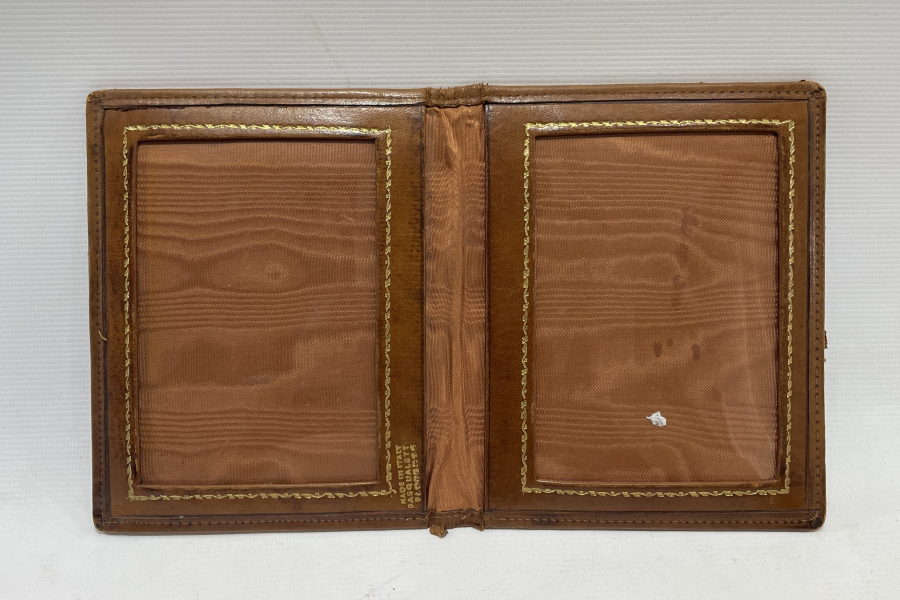 ÜZERİ ALTIN VARAKLI DERİDEN MAMUL SÜMEN