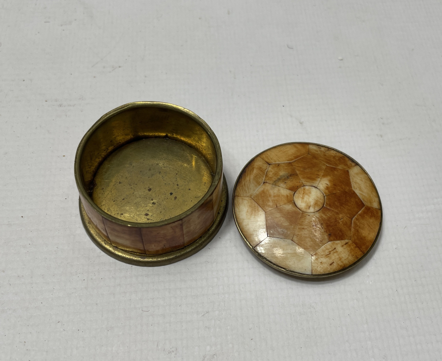 ÜZERİ KEMİK İŞÇİLİKLİ ANTİKA MİSK KUTUSU