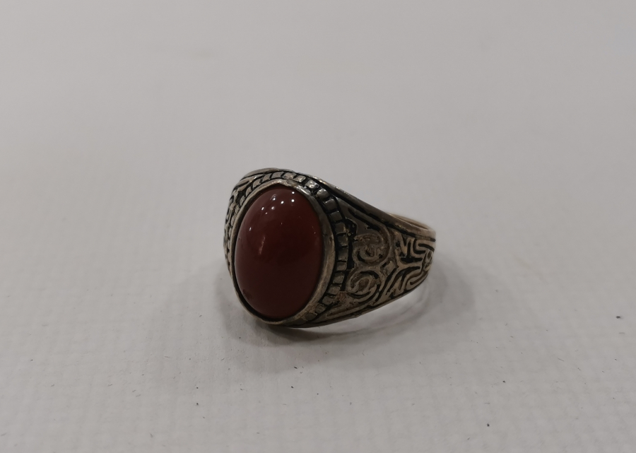 ÜZERİ AKİK TAŞLI GÜMÜŞ YÜZÜK