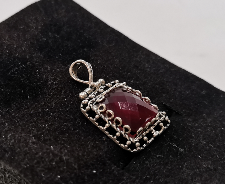 ÜZERİ FASETA KESİMLİ TELKARİ İŞÇİLİKLİ GÜMÜŞ KOLYE UCU