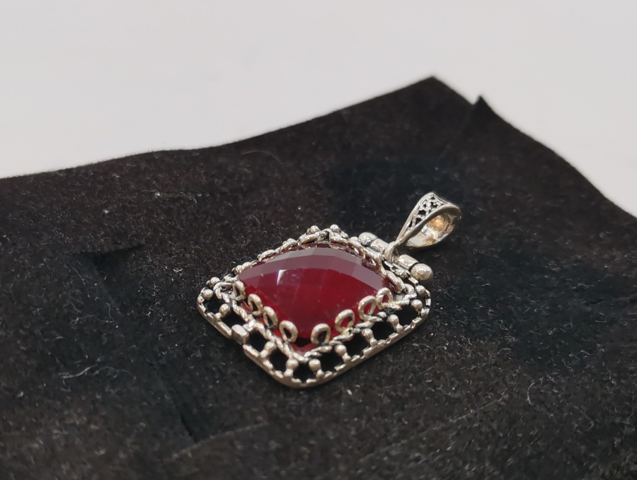 ÜZERİ FASETA KESİMLİ TELKARİ İŞÇİLİKLİ GÜMÜŞ KOLYE UCU