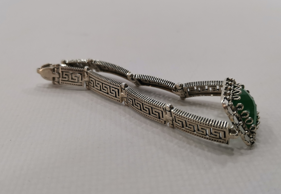 ÜZERİ TAŞLI GÜMÜŞ BİLEKLİK