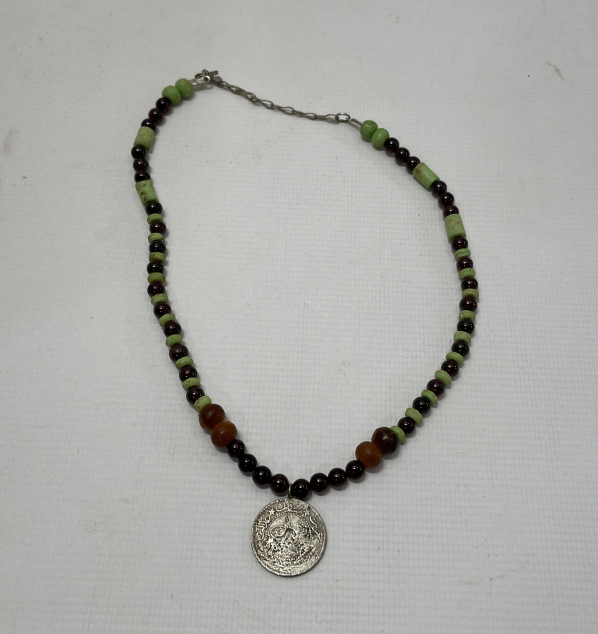 ÜZERİNDE OSMANLI PARASI BULUNAN KEMİK VE BOYNUZ DİZAYNLI GERDANLIK - KOLYE