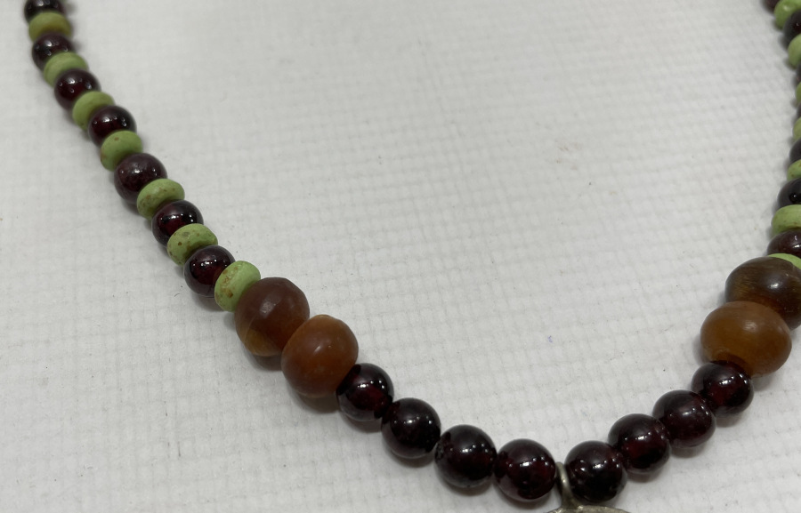 ÜZERİNDE OSMANLI PARASI BULUNAN KEMİK VE BOYNUZ DİZAYNLI GERDANLIK - KOLYE