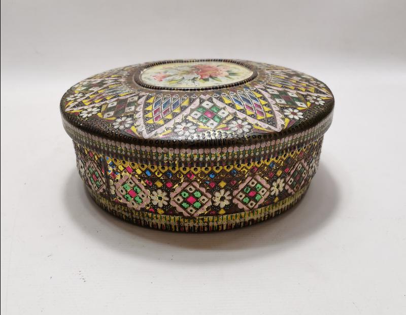 ANTİKA MİNELİ TENEKE KUTU 