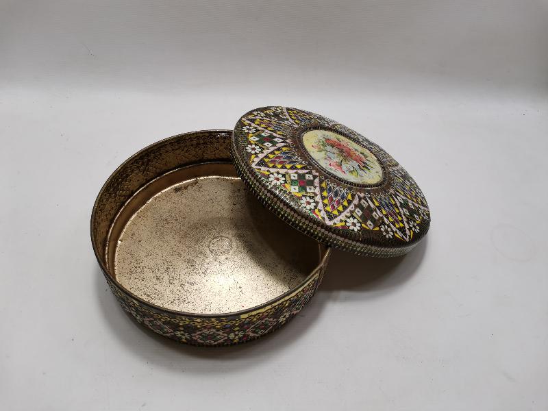 ANTİKA MİNELİ TENEKE KUTU 