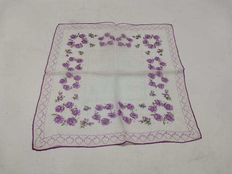 İKİ ADET İPEK MENDİL 