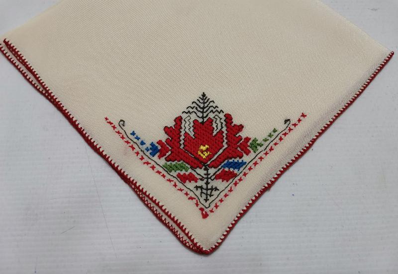 İKİ ADET İPEK MENDİL 