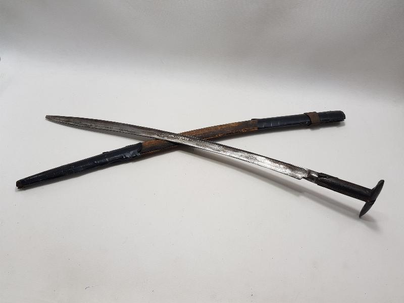 İKİ TARAFI DA GÜMÜŞ ÇAKMA OSMANLICA YAZILI YATAĞAN KILIÇ 