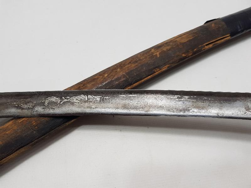 İKİ TARAFI DA GÜMÜŞ ÇAKMA OSMANLICA YAZILI YATAĞAN KILIÇ 