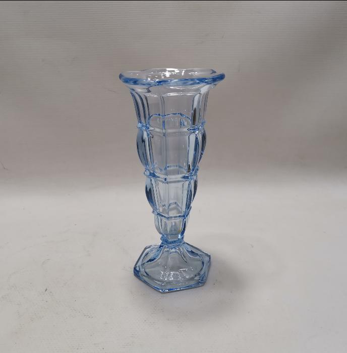 MAVİ RENKLİ CAM VAZO 
