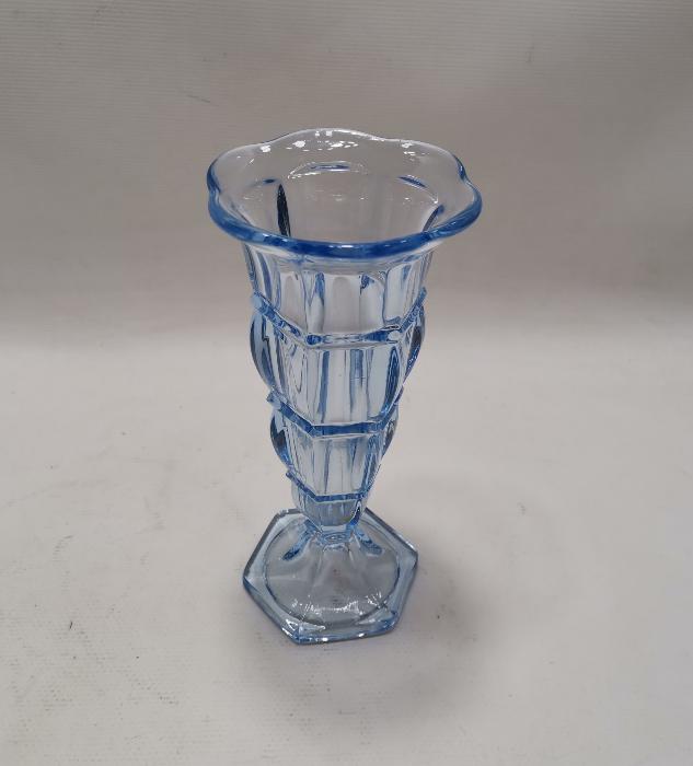 MAVİ RENKLİ CAM VAZO 