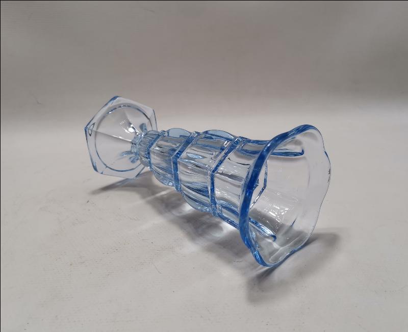 MAVİ RENKLİ CAM VAZO 