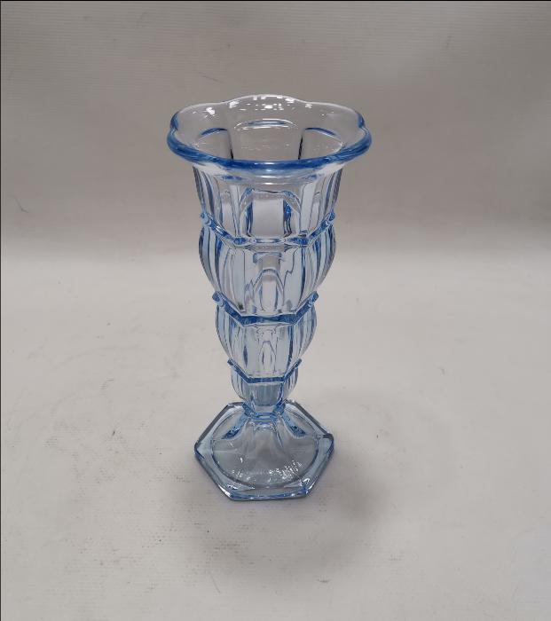 MAVİ RENKLİ CAM VAZO 