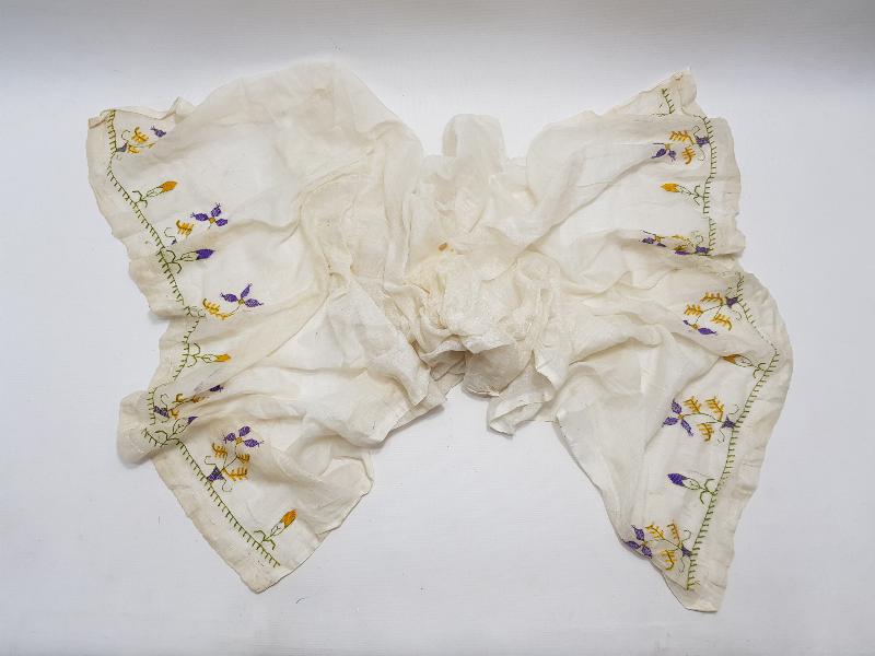 OSMANLI DÖNEMİ EL İŞLEMELİ İPEK ÖRTÜ 