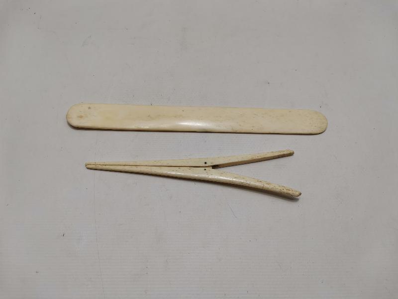 OSMANLI DÖNEMİ KEMİKTEN MAMÜL HATTAT MAKTASI VE KISKAÇ