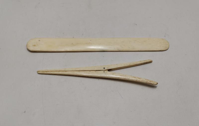 OSMANLI DÖNEMİ KEMİKTEN MAMÜL HATTAT MAKTASI VE KISKAÇ