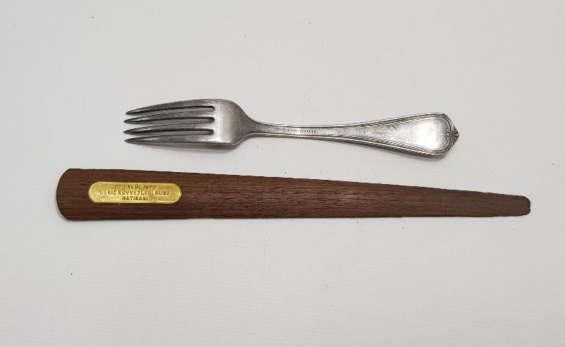 TCG YAVUZ GEMİSİNDEN YAPILMIŞ ÇATAL VE ZARF AÇACAĞI 