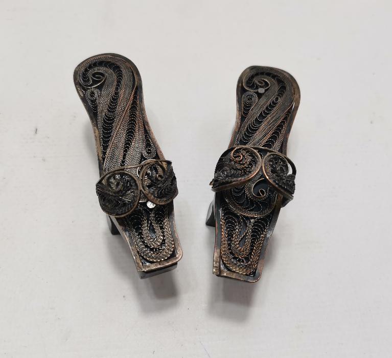 TELKARİ İŞLEMELİ BİR ÇİFT MİNİ TAKUNYA 