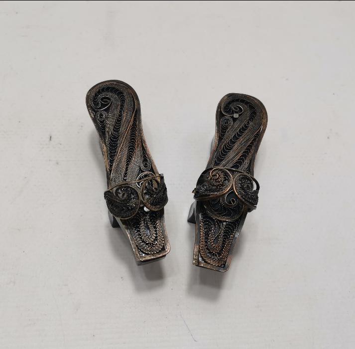 TELKARİ İŞLEMELİ BİR ÇİFT MİNİ TAKUNYA 