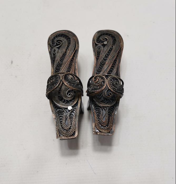 TELKARİ İŞLEMELİ BİR ÇİFT MİNİ TAKUNYA 