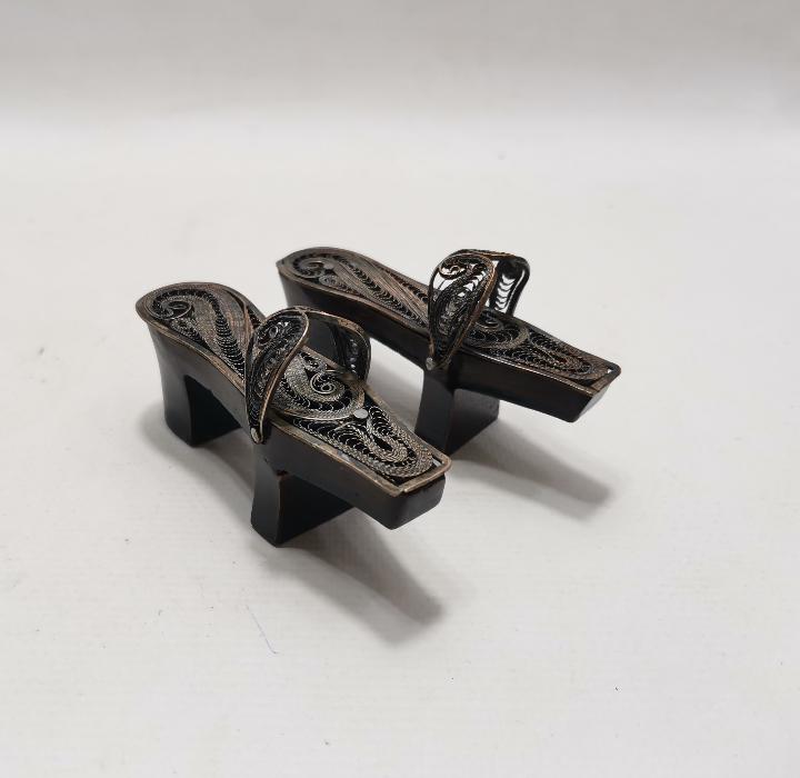 TELKARİ İŞLEMELİ BİR ÇİFT MİNİ TAKUNYA 