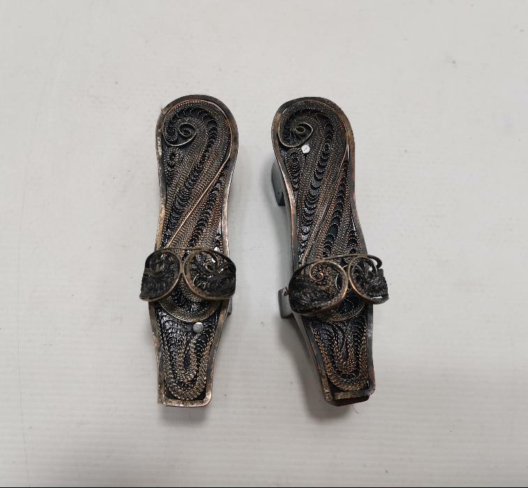 TELKARİ İŞLEMELİ BİR ÇİFT MİNİ TAKUNYA 