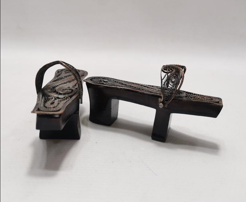 TELKARİ İŞLEMELİ BİR ÇİFT MİNİ TAKUNYA 