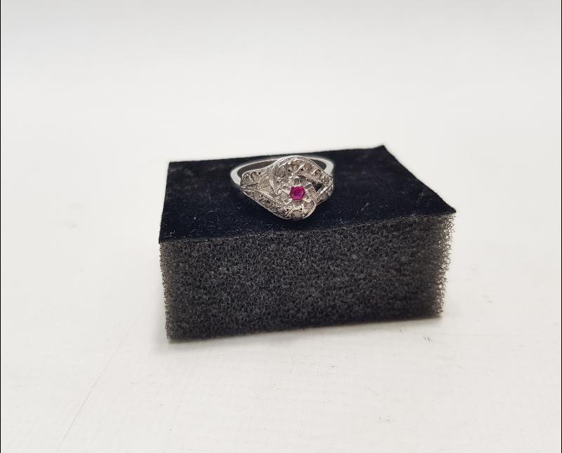 YAKUT TAŞLI PIRLANTA YÜZÜK